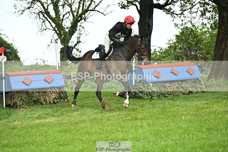 250418-103303-01467 - 017-Rosie.Bradley-Hole-KILMOUNTAIN.TOYBOY