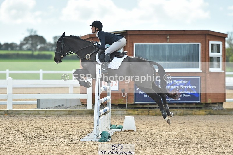 231111A-121752-01794 - Cls 12 Newcomers & 1.10m Open