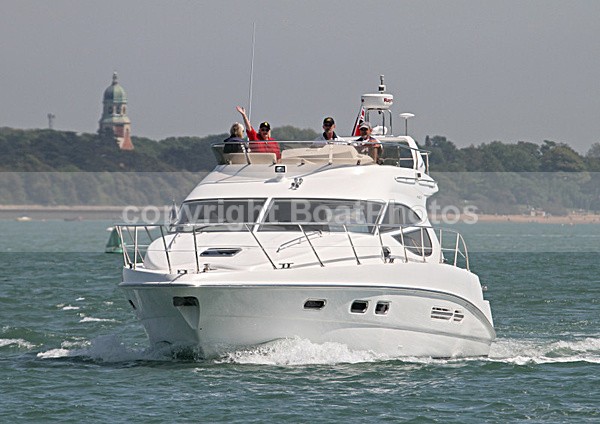 100522 FRENCH CONNECTION IMG_1225 - Flybridge Cruisers
