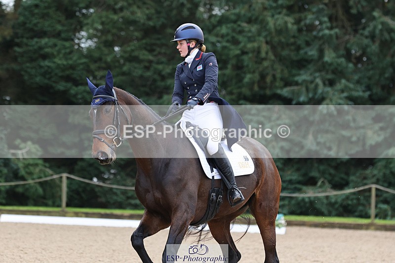 241024-115936-01959 - 055-Ellie.Fredericks-UPPER.CLASS.BRIT