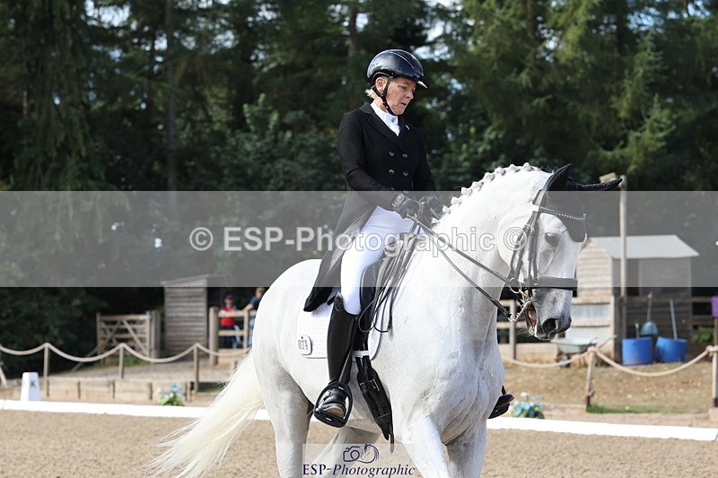 250809A-100303-02277 - 039-Jane.GilbyHugo.Holunder