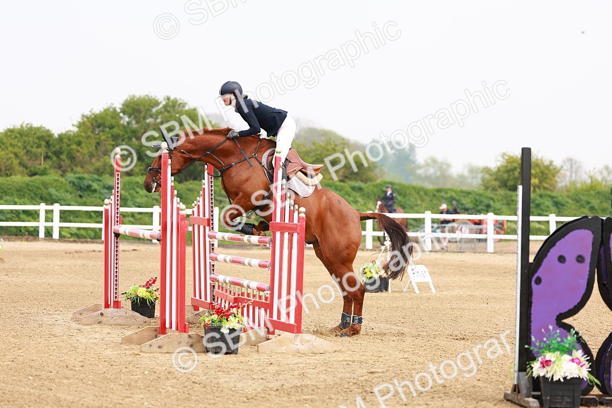  - Class 19 - Senior Foxhunter - 1.20m