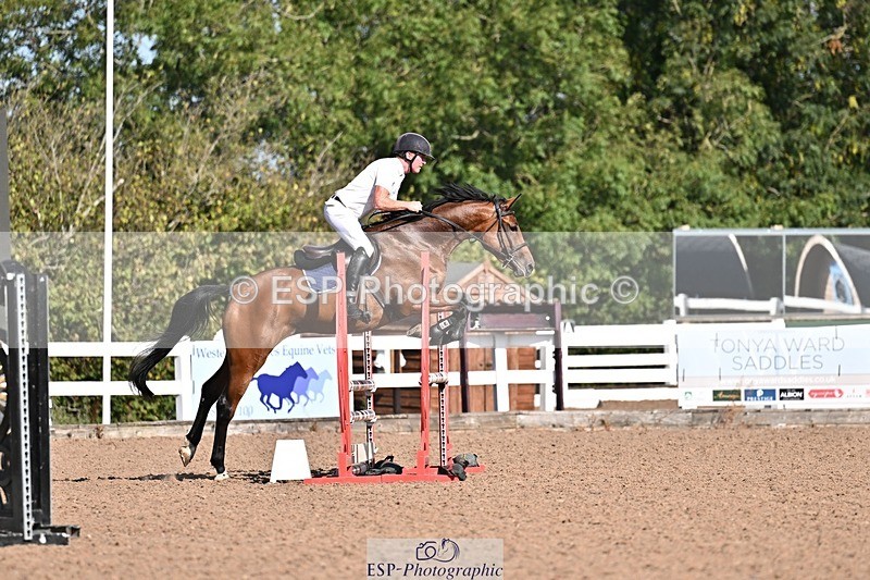 260812-094705-00101 - Cls 2 British Novice and 90cm