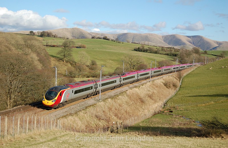 JL - 23.2.16 Virgin Pendo 9M56 12.51 Edinburgh - Euston, Beckhouses - West Coast Main Line (north to south)