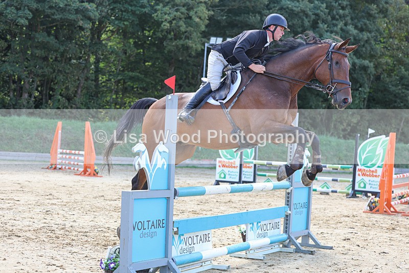 3E7A0540 - Class 4: Senior British Novice/90cm open