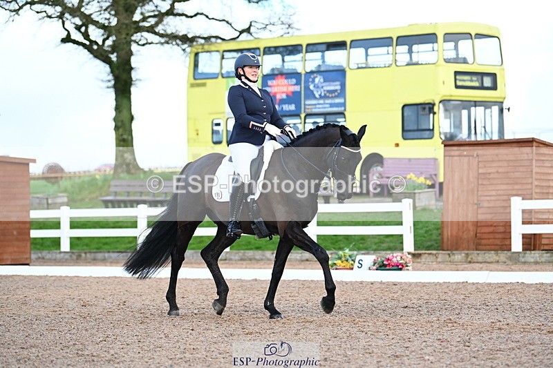 240218A-151346-09035 - 193-SARAH.RIDD-FIRST.KISS