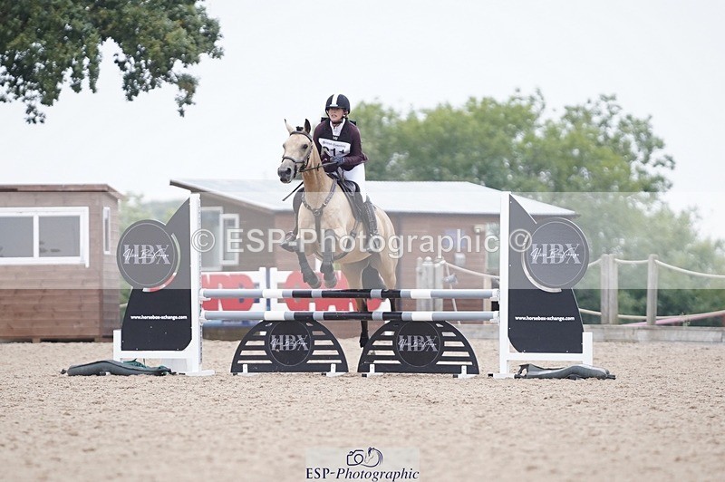 240831A-141714-04067 - 211-Fiona.Lewis-BALLYANNY.BUTTONS