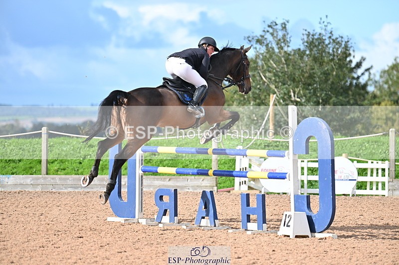 231014A-111800-04345 - Cls 18 Newcomers & 1.10m Open