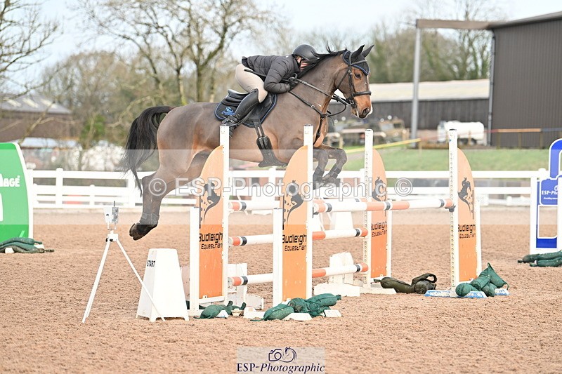 231209A-115936-01686 - Cls 12 Newcomers & 1.10m Open