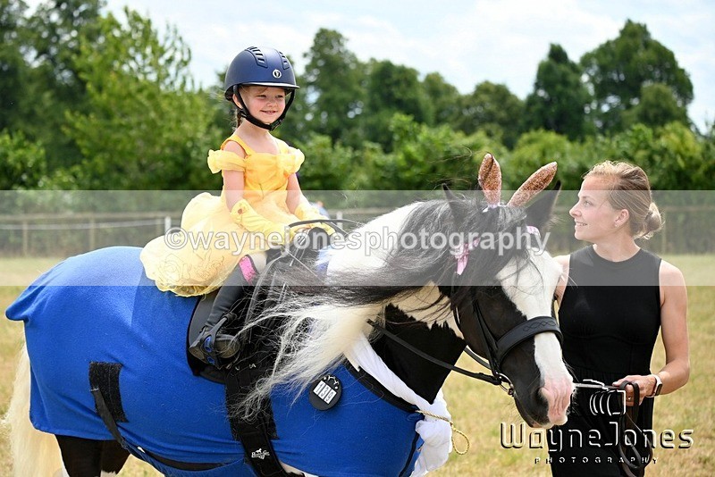 WJ6_8143 - Nancy & Churchill's first Show 22-06-25