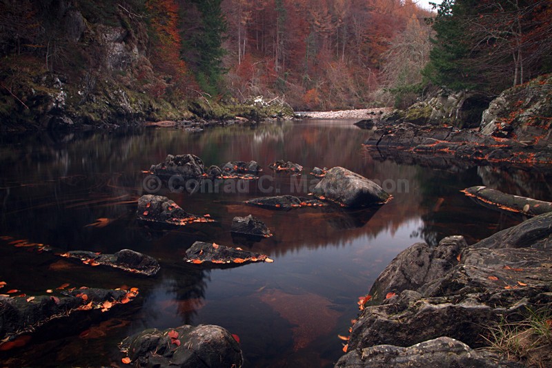 A river runs through it - Earth