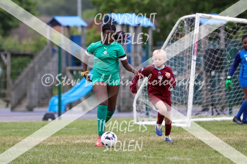 1DX31610 - Covingham Park V Tadpole Farm