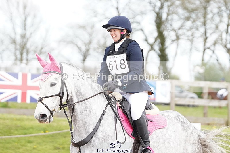 250419-150204-12810 - 618-Sophie.Channon-HIVES.LUCKY.BOUNCER