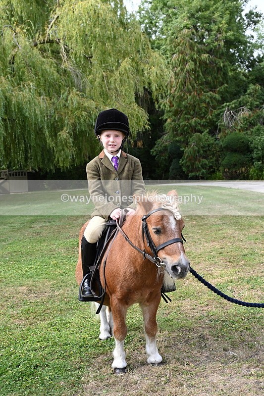 WJ6_3414 - Berks & Bucks - The Old farmhouse - Hound Exercise 20-08-25