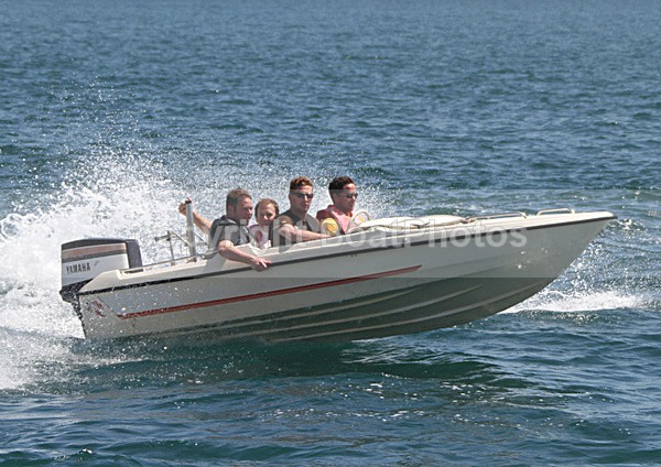 100626 WHITE SPEEDBOAT IMG_7643 - Speedboats