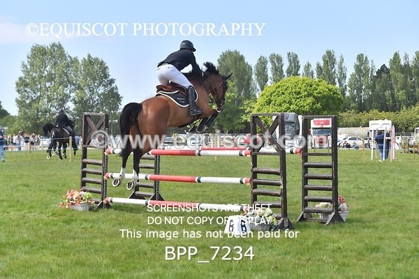 BPP_7234 - CLASS 3 Andrew Hamilton Coach, RHS Foxhunter Championship Qualifier