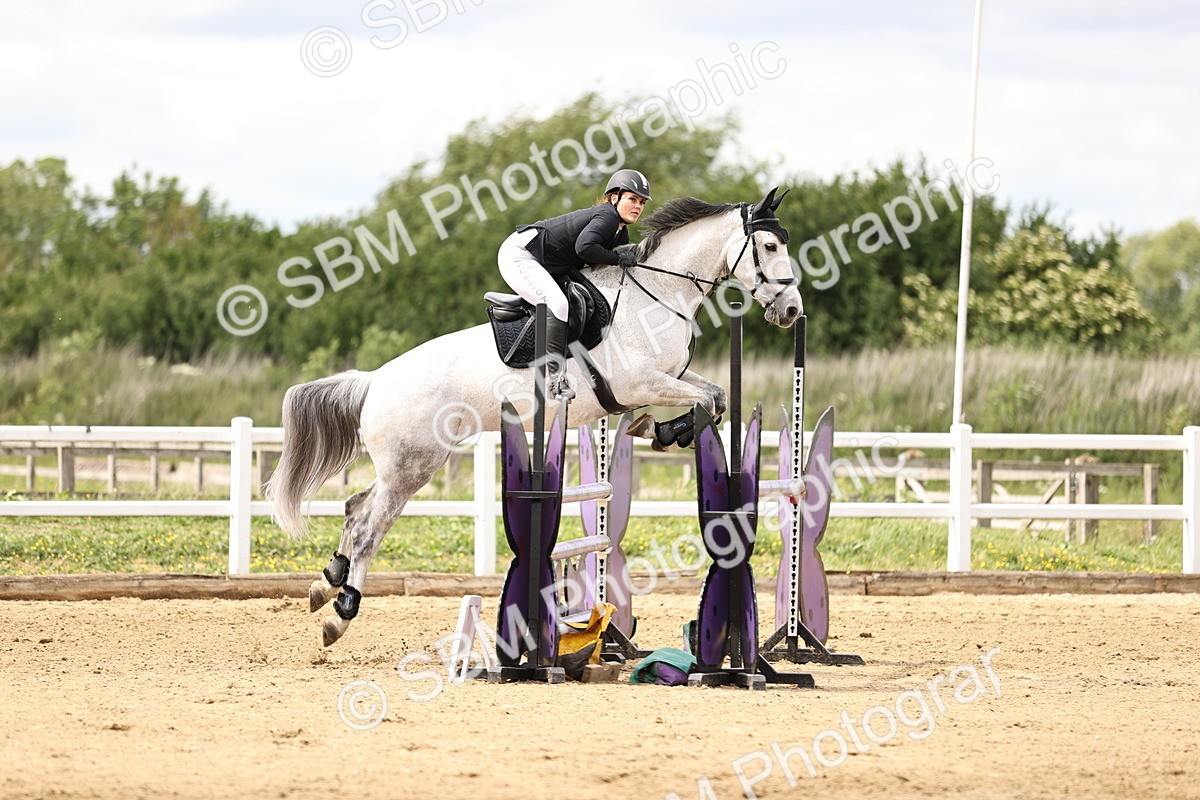 SBM_003267 - Class 11 - Senior Newcomers - 1.10m