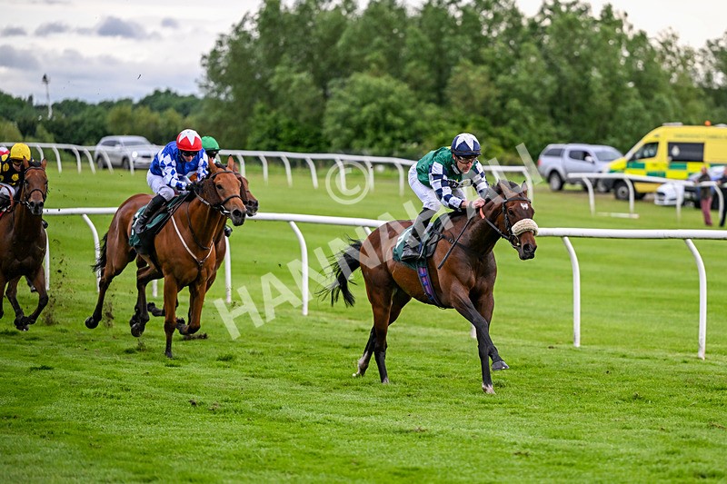 110626-Race 4-Winchurch-4882 - Race 4 19.52pm Download The Raceday Ready App Handicap