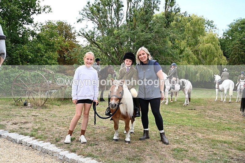 WJ6_3747 - Berks & Bucks - The Old farmhouse - Hound Exercise 20-08-25