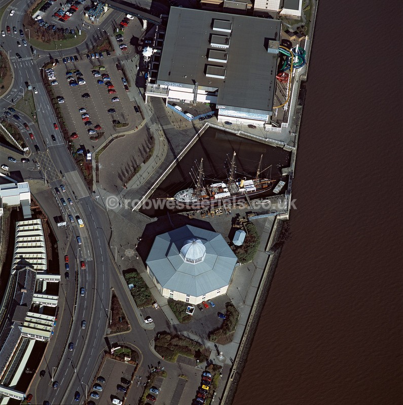 A00585B Discovery Point City of Dundee in 2005 - Settlements, infrastructure and attractions
