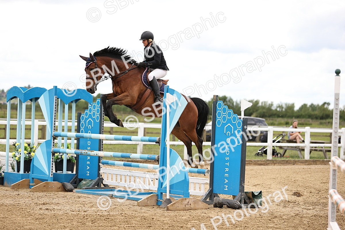 SBM_003007 - Class 11 - Senior Newcomers - 1.10m