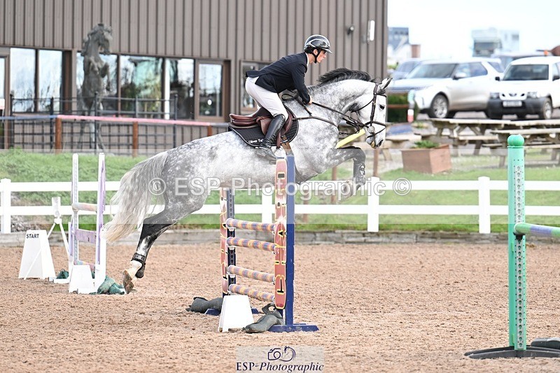 251022-124351-00410 - Cls 4 Snr Newcomers 1.10m