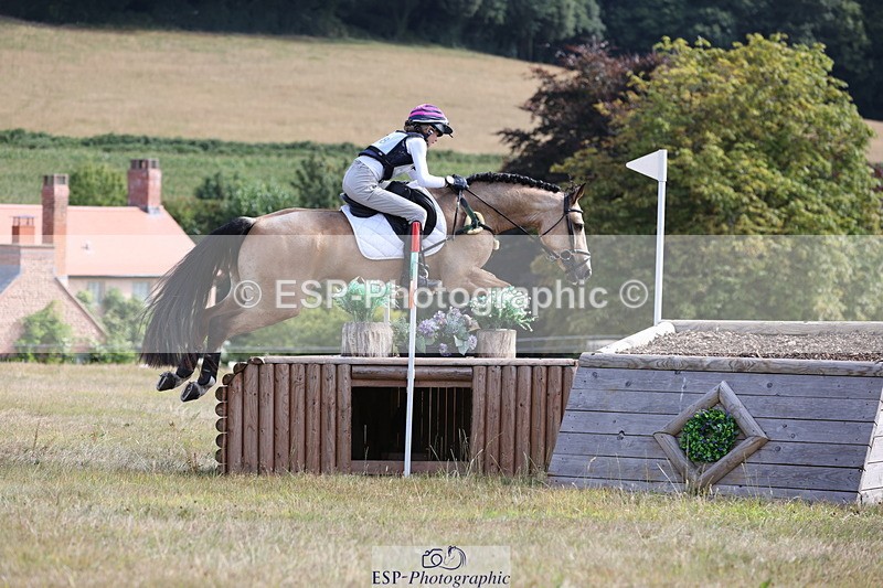 250802A-103548-00928 - A-008-Sophia.Vestey-BURDAL.DUKE