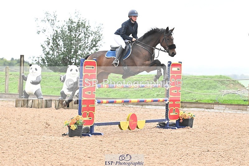 251003-131652-01073 - Cls 3 Foxhunter and 1.20m