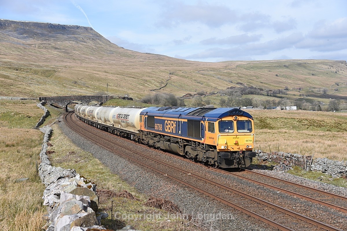 JL - 22.3.21 66768 4M00 Carlisle Yard - Clitheroe, Ais Gill - Ais Gill (road bridge southbound)