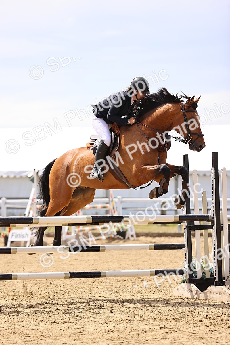 SBM_009908 - Class 8 - Senior Newcomers - 1.10  Open