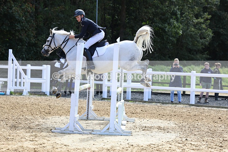 3E7A9204 - Class 9: Senior British Novice/90cm open