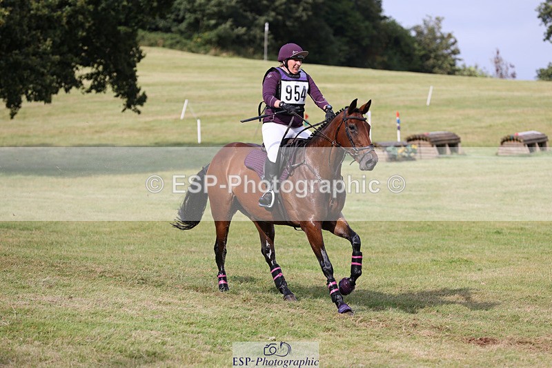 240825X-170716-37860 - 80cm XC 16.30 to 17.30