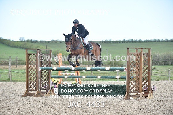 JAC_4433 - CLASS 10 SAT Senior Foxhunter/ 1.20m Open
