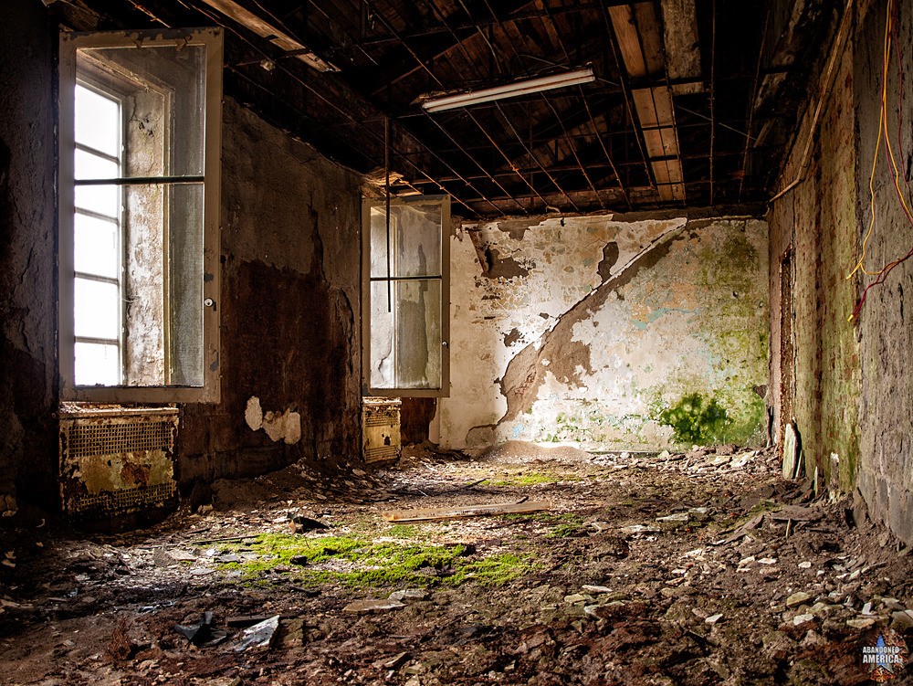 Abandoned Greystone Park Psychiatric Center | Mossy Dayroom - Greystone Park Psychiatric Center