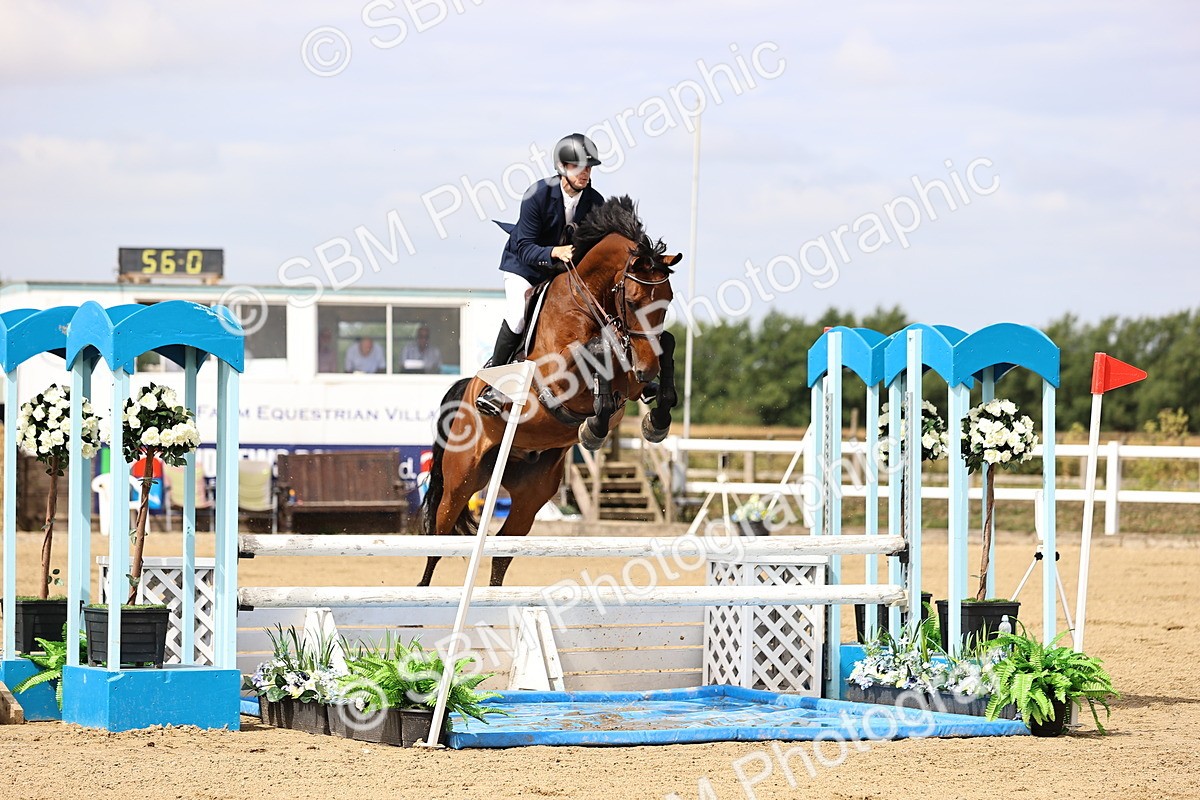 SBM_009615 - Class 8 - Senior Newcomers - 1.10  Open