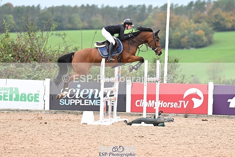 251022-144151-00696 - Cls 6 Snr Foxhunter 1.20m