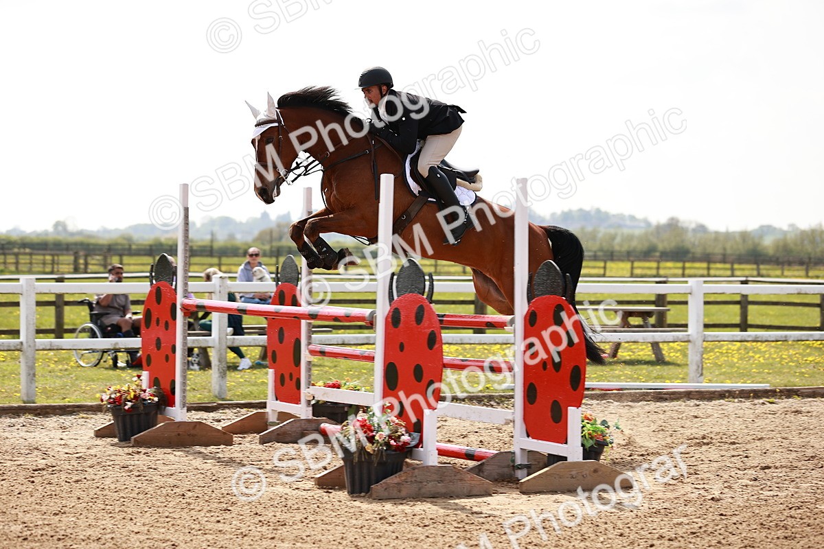  - Class 26 - Senior Foxhunter - 1.20m