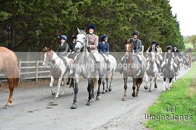 WJ7_1264 - Berks & Bucks Hound Exercise Blewbury 13-09-26