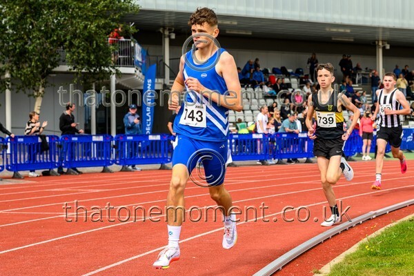 Age25SAT-915268 - Track Male