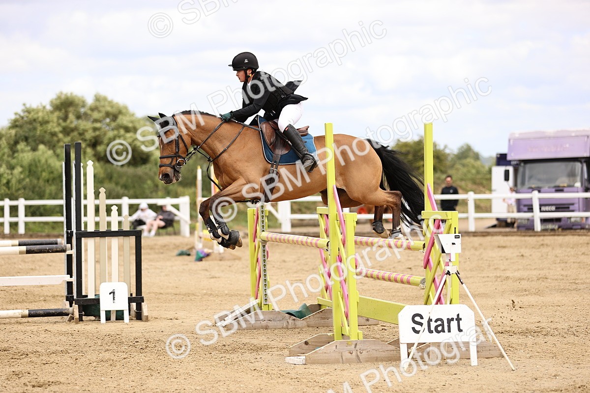 SBM_000415 - Class 4 - 1m showjumping