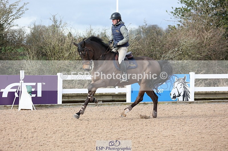 240223A-121125-01122 - Cls 4 Snr 1.05m Open