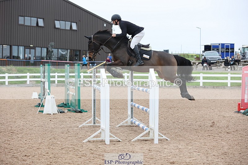 241101A-133405-02146 - FRI Cls 6 Foxhunter and 1.20m Open