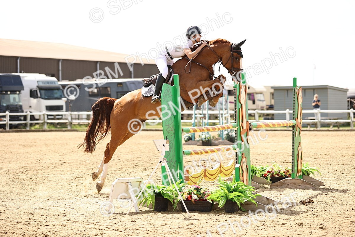 SBM_000673 - Class 15 - Redpost Equestian Senior Foxhunter - 1.20m