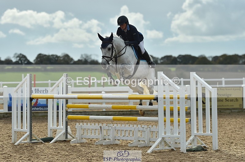 231111A-131710-02094 - Cls 12 Newcomers & 1.10m Open