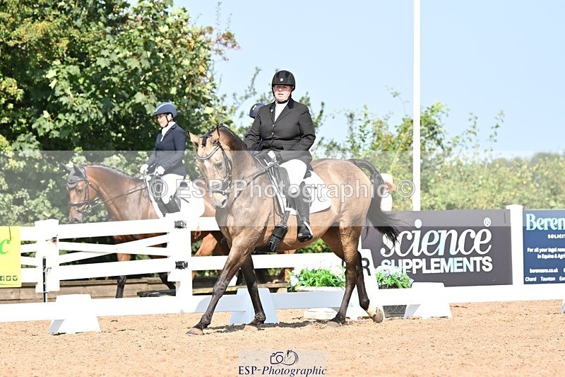 250816-105603-03252 - 093-Jocelyn.GilmoreSpring.lily