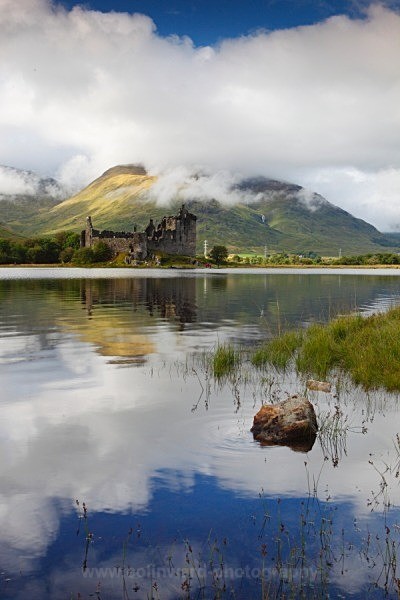 Loch Awe and Kilchurn castle    ref 1590 - Scotland