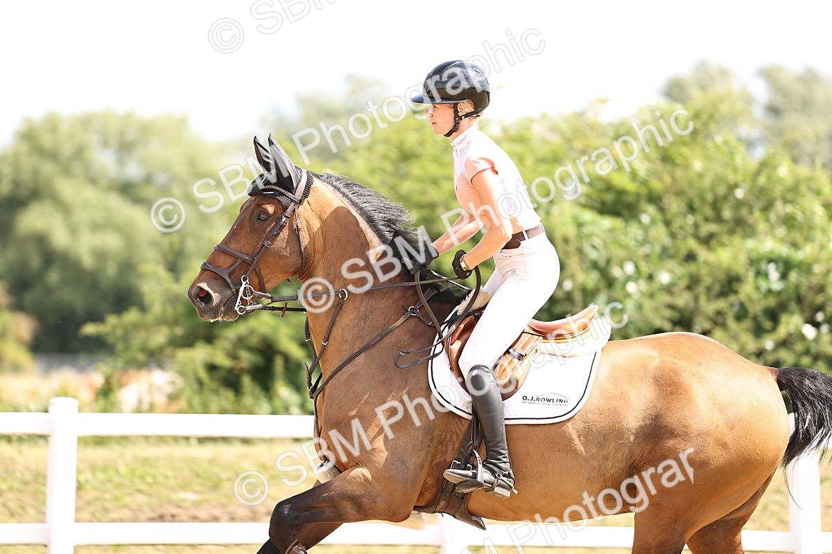 SBM_000662 - Class 15 - Redpost Equestian Senior Foxhunter - 1.20m