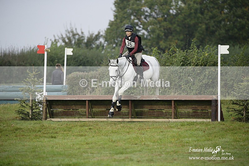 WWHT 171021 0236 - Novice Restricted (0.80m)  17/10/21