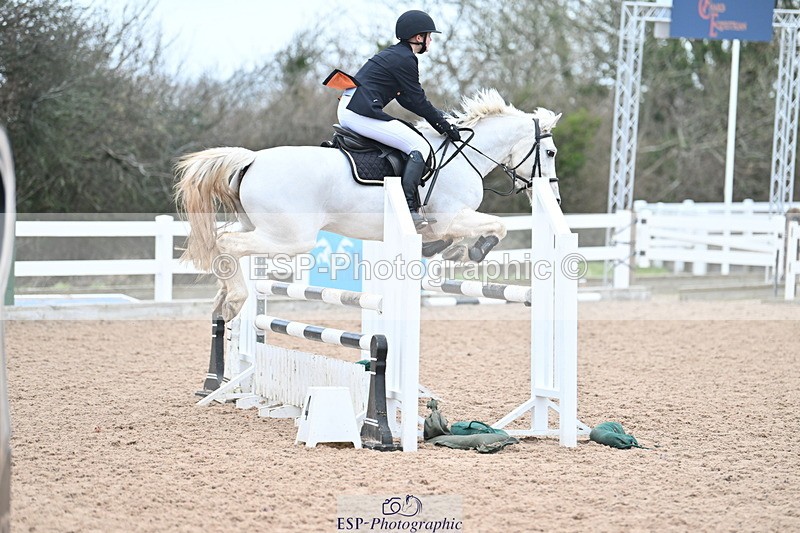 240128A-121906-00830 - Cls 4 Pony Newcomers and 1m Open