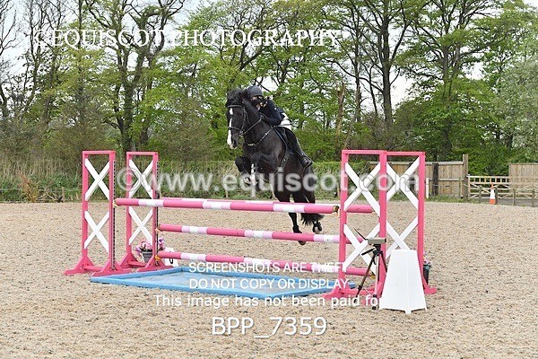 BPP_7359 - CLASS 9 FRI  Senior Newcomers/ 1.10m Open